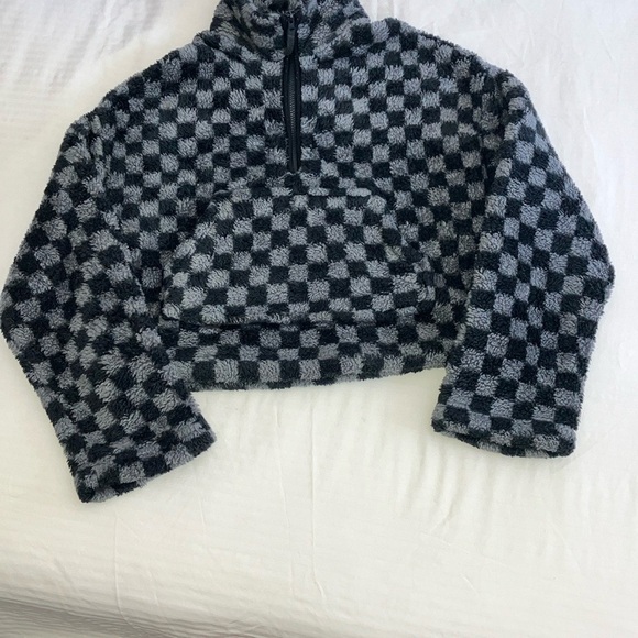 No Boundaries medium checkered black gray cropped Fleece Pullover - Picture 1 of 16